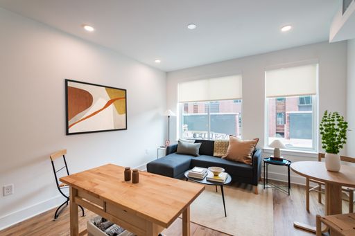 One Bed Graduate Hospital Apartment – photo 1
