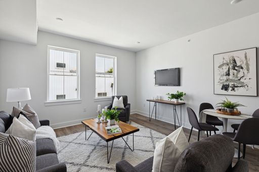 Modern South Philadelphia One Bedroom Apartment Near Broad Street! – photo 1