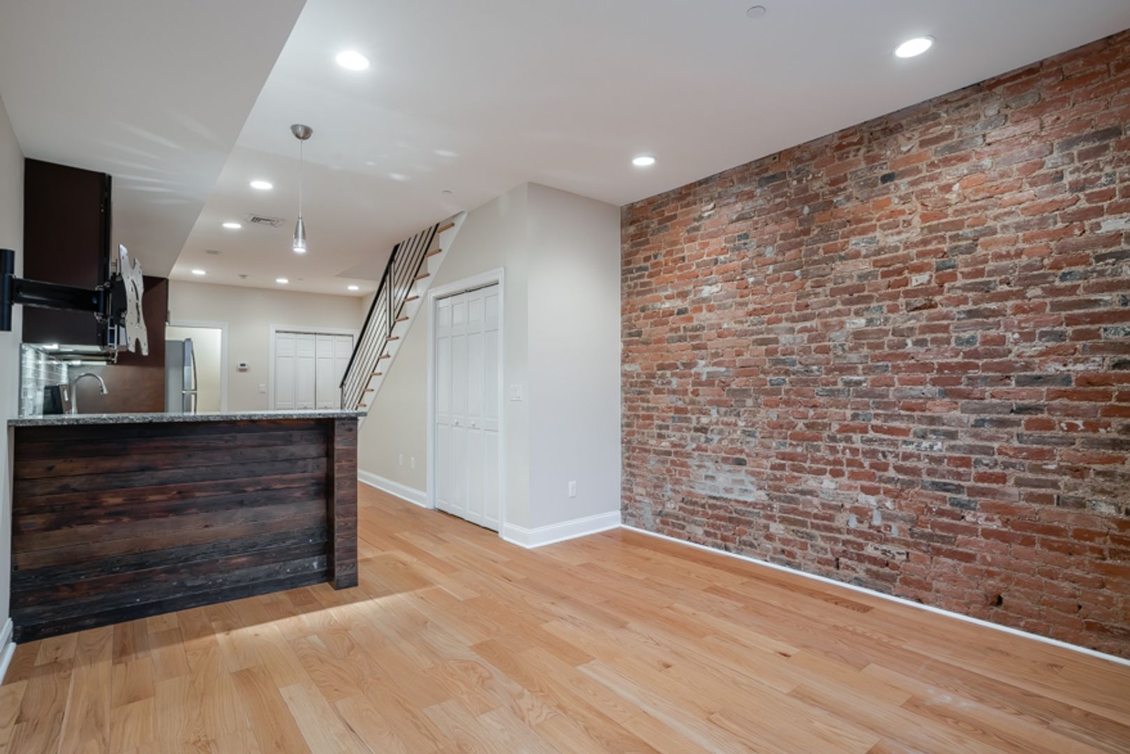 Philadelphia Apartment: 724 N 3rd St.