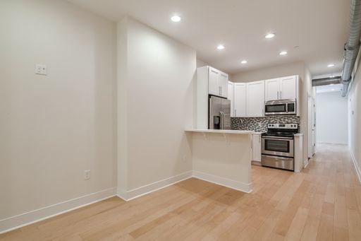 Top Floor Apartment in Washington Square – photo 1