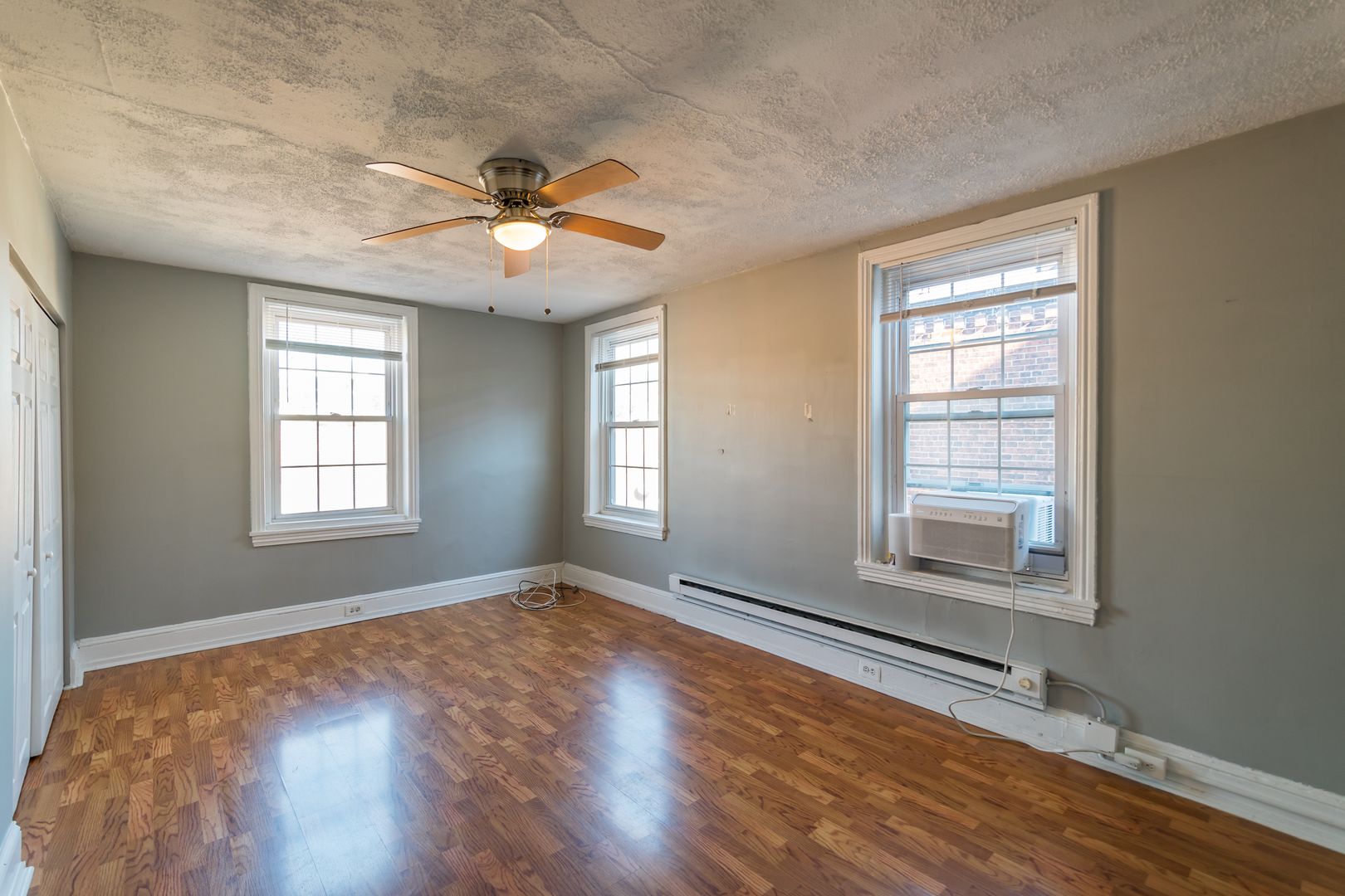 Philadelphia Apartment: 1933 Spring Garden Street