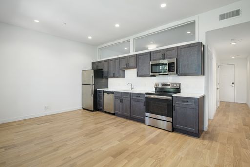 One Bed Washington Square West Apartment – photo 1