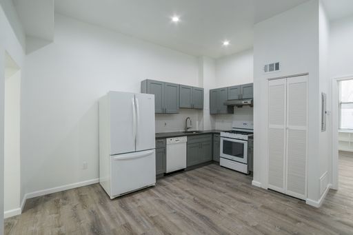 One Bedroom Rittenhouse Apartment – photo 1