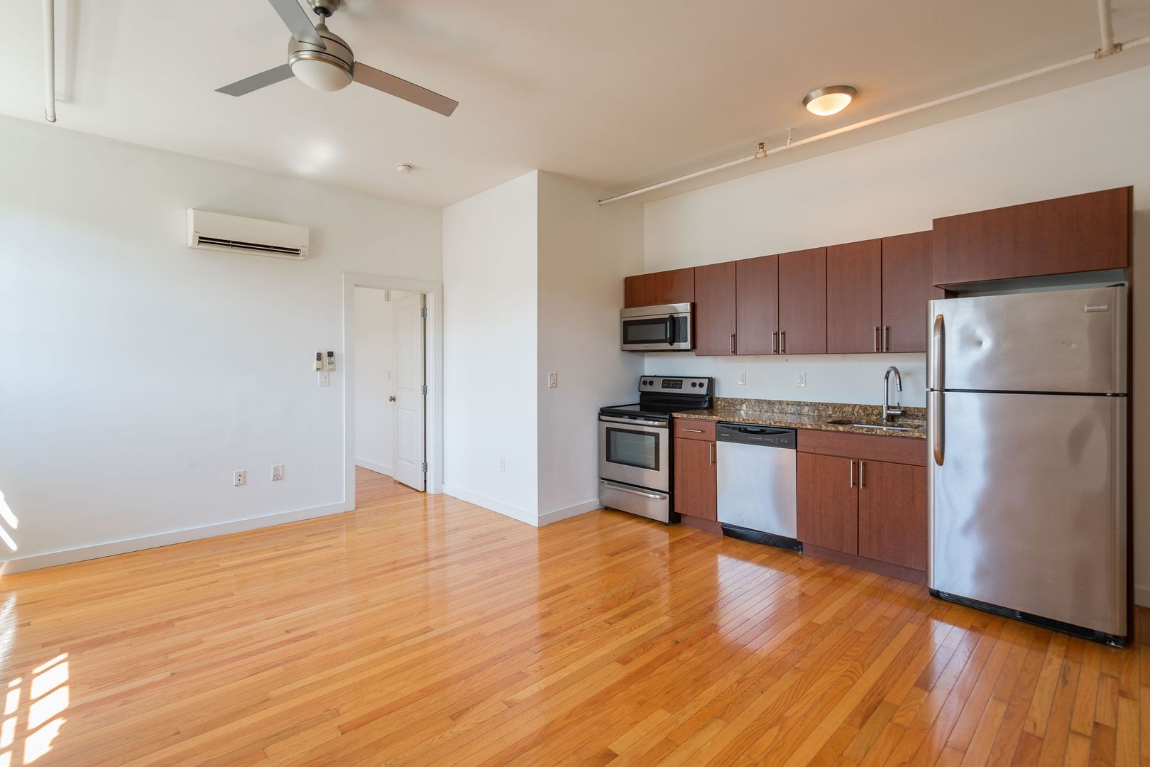 Philadelphia Apartment: 4 Leverington Ave