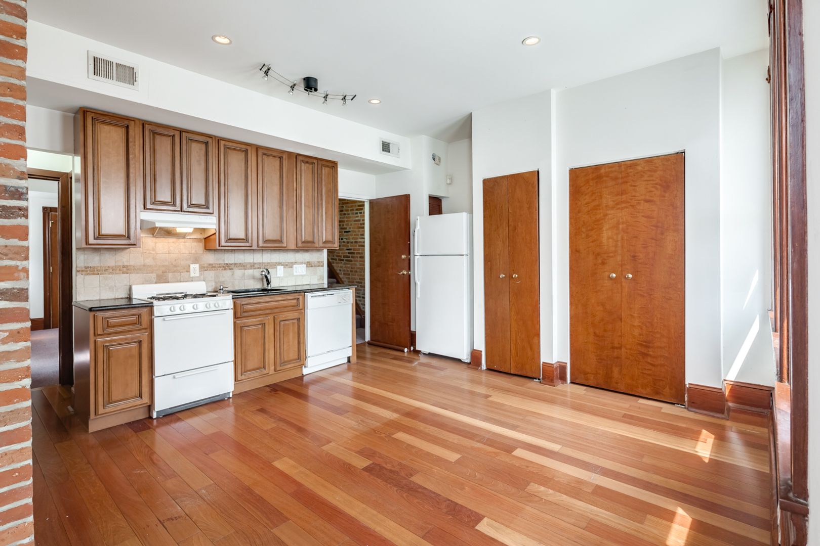 Philadelphia Apartment: 2739 W Girard Ave