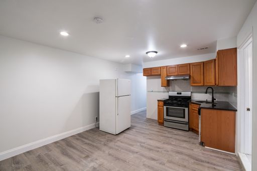 2 Bedroom Condo – 1726 Pine Street, Unit 1R, Philadelphia, PA 19103
