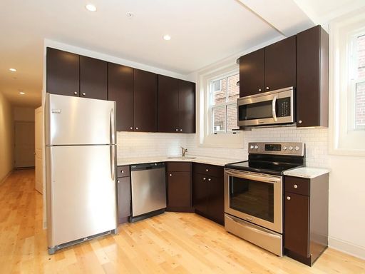 One Bed Washington Square West Apartment – photo 1