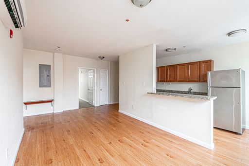 Three Bed Nicetown-Tioga Apartment – photo 1