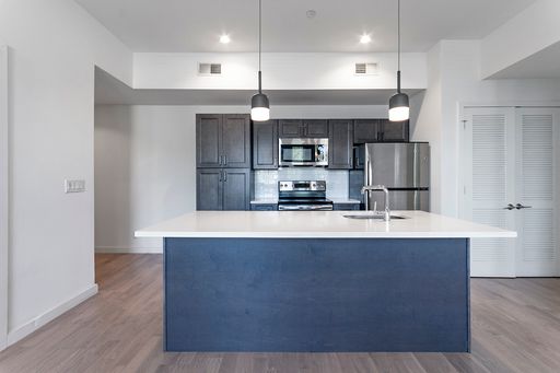One Bed Queen Village Apartment – photo 1