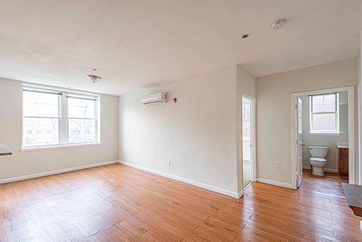 Three Bed Nicetown/Tioga Apartment – photo 1