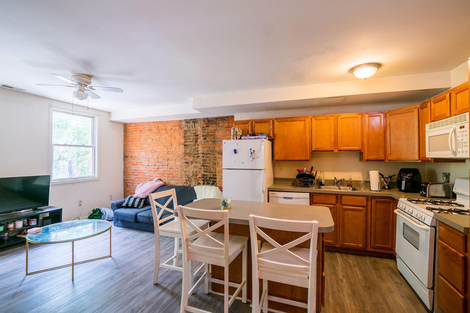 Philadelphia Apartment: 1713 Christian St