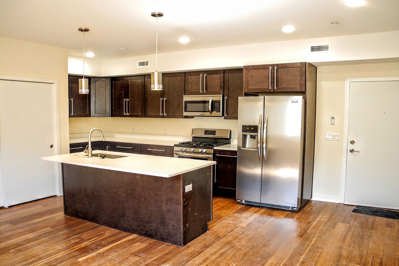 Philadelphia Apartment: 934 S 5th St