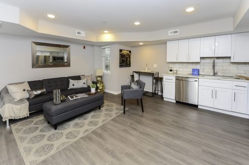 Fairmount One Bedroom Apartment – photo 1