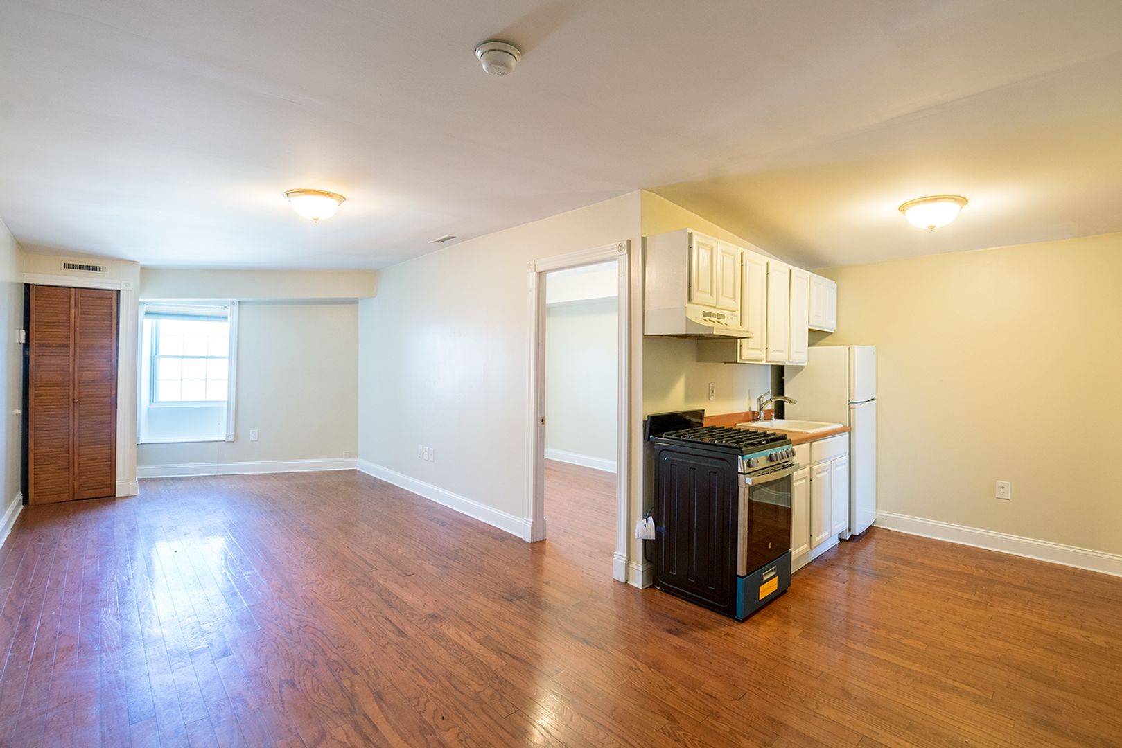 Philadelphia Apartment: 1124 E Passyunk Ave