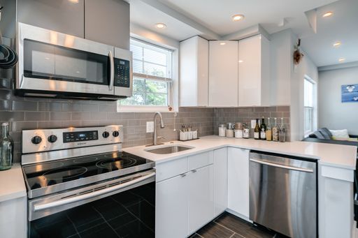Luxury Two Bed West Philadelphia Apartment – photo 1