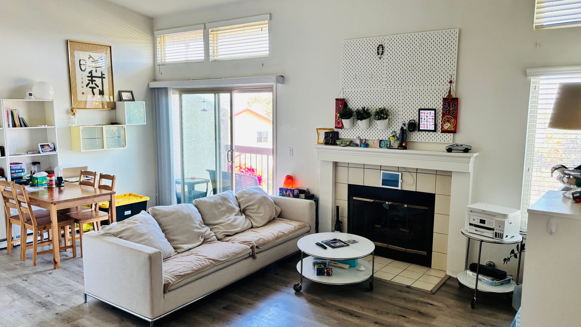 Thousand Oaks Townhome: 825 Warwick Ave