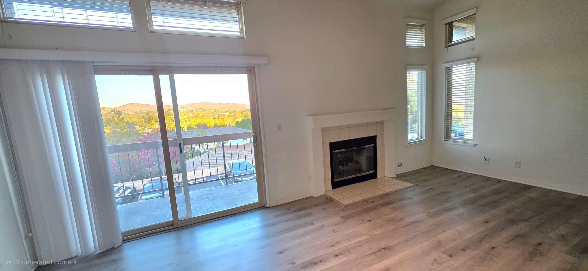 Thousand Oaks Townhome: 825 Warwick Ave