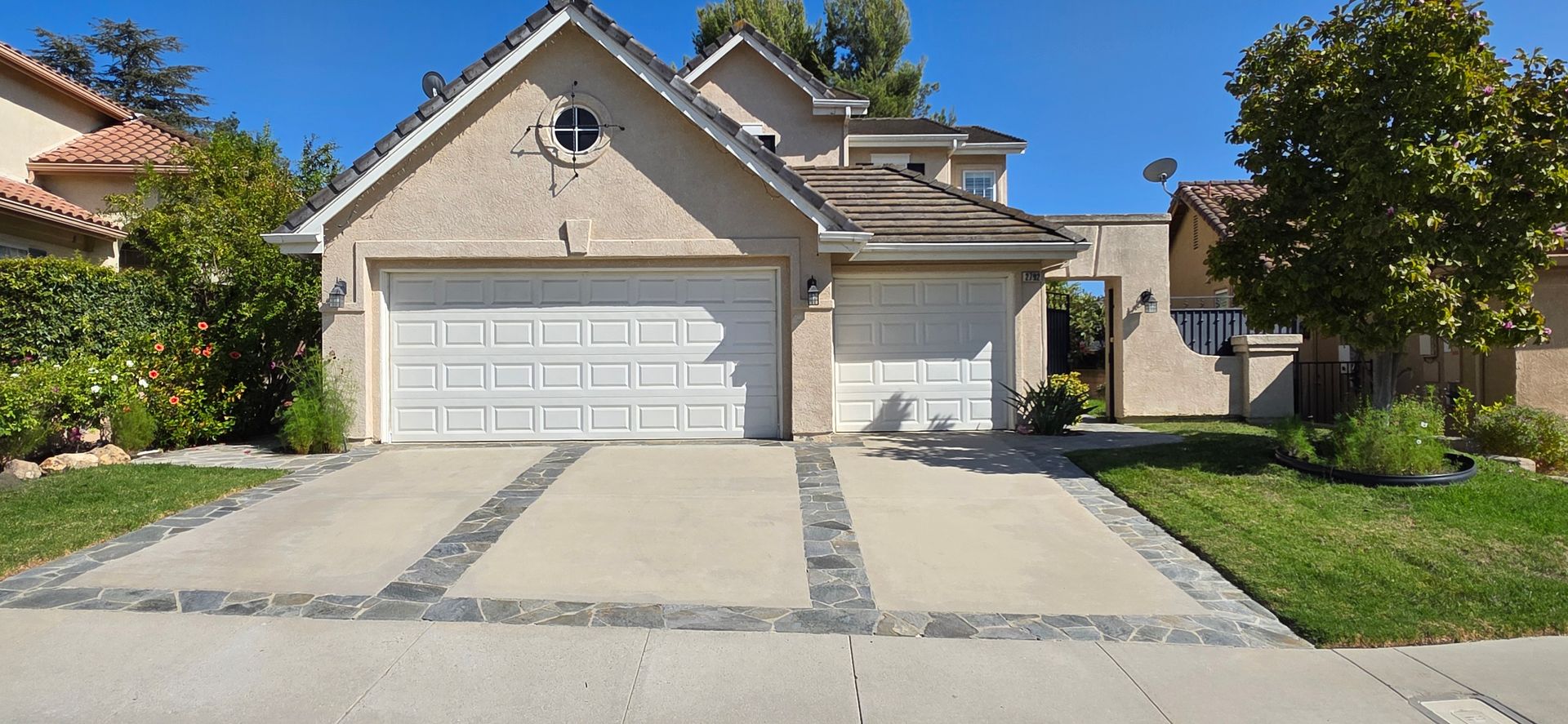 Thousand Oaks House: 2792 Sandhurst Ave