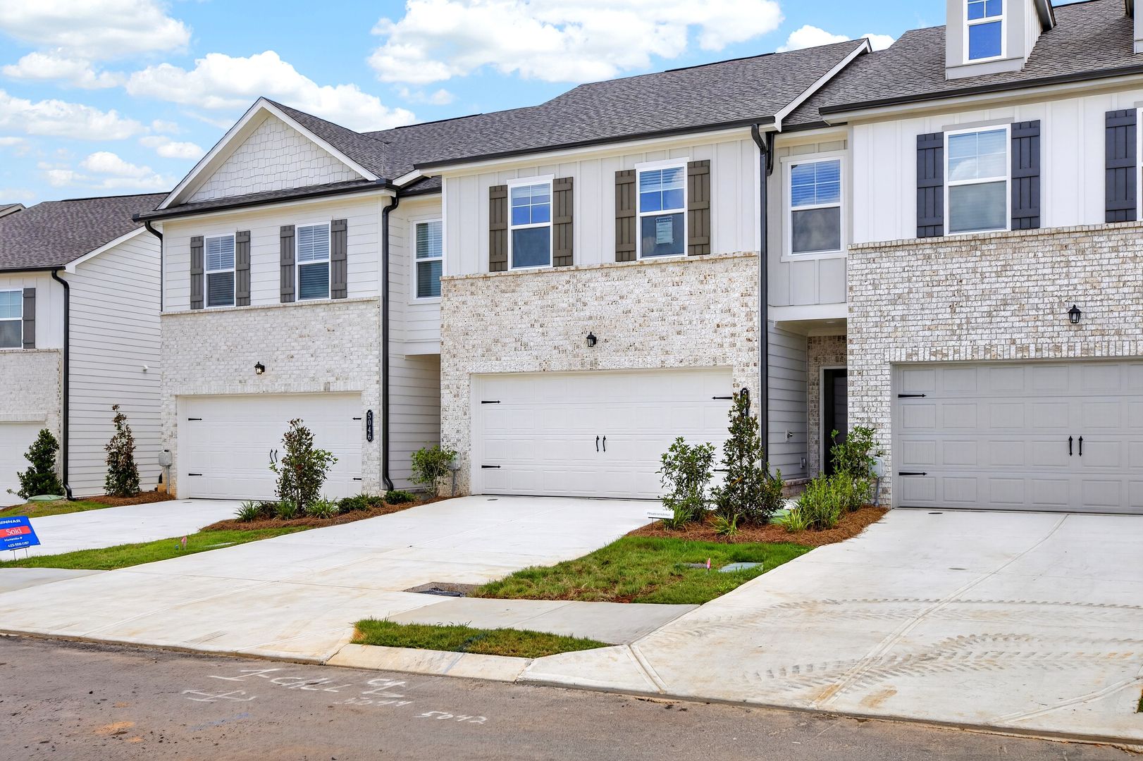 5044 Highwood Dr 2 of 12