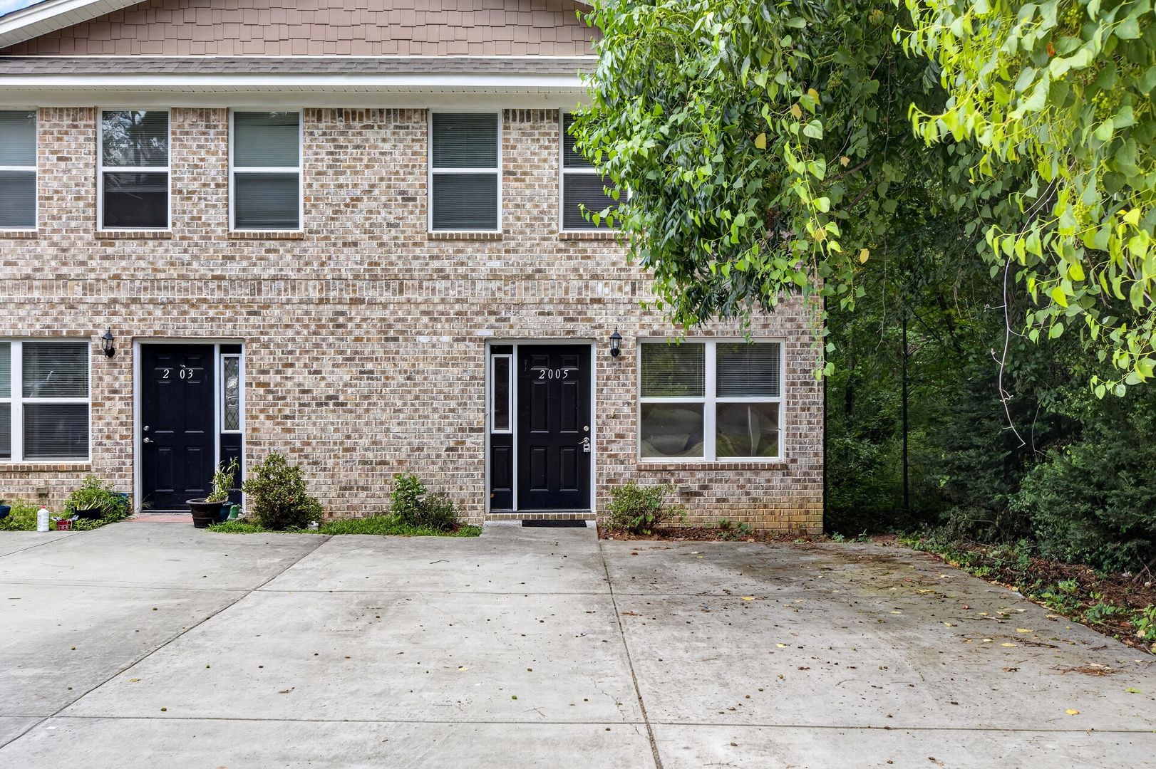 Cleveland Apartment: 2005 Central St NW