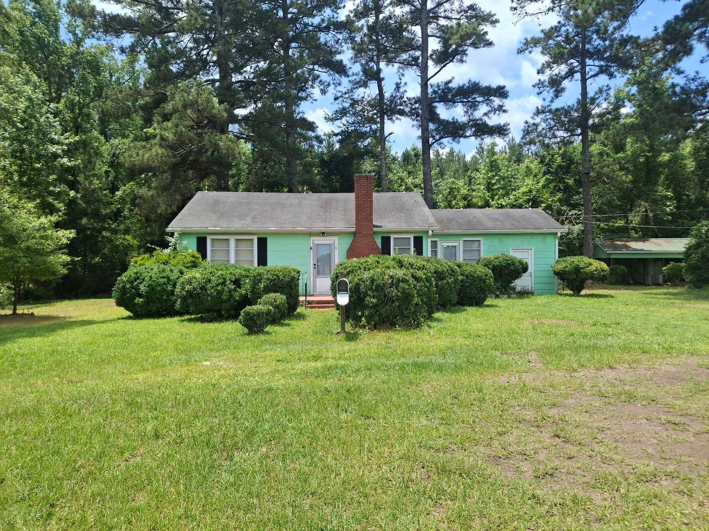 Greensboro House: 5001 S HWY 15