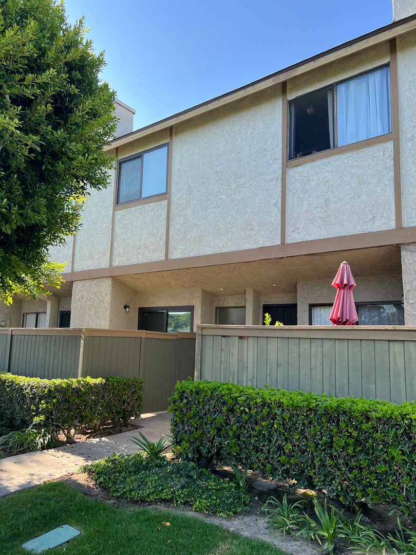 Orange Townhome: 2005 W Culver Avenue #3