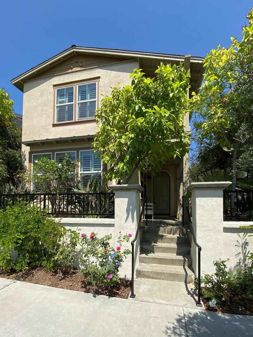 Tustin Townhome: 254 Flyers Lane
