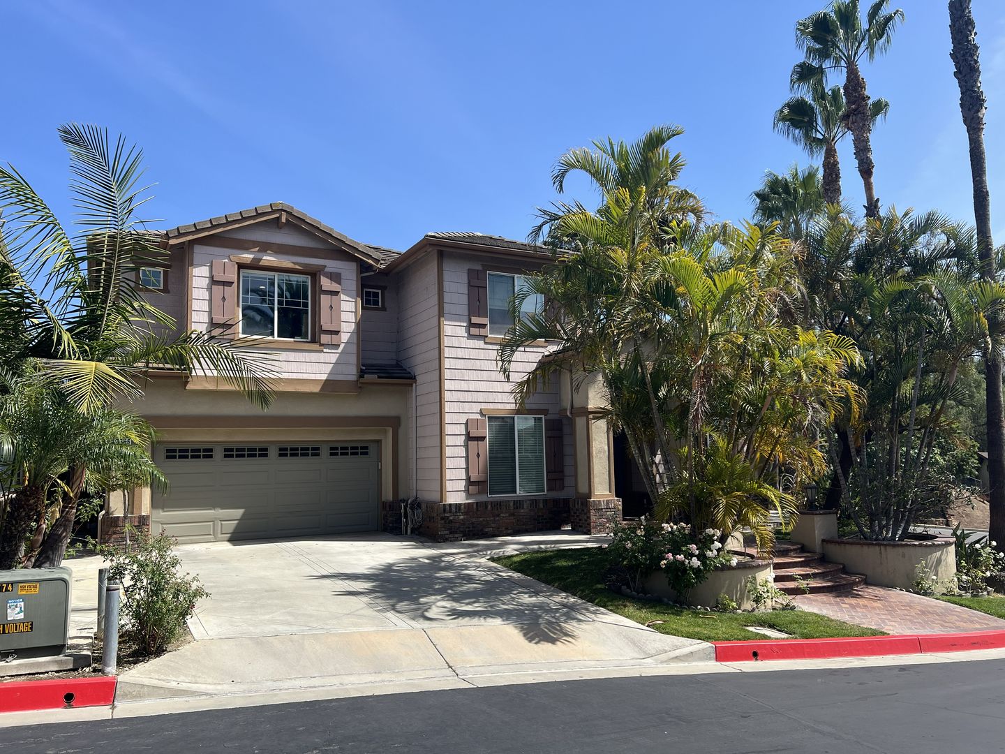 Orange House: 1836 E Bolinger Circle