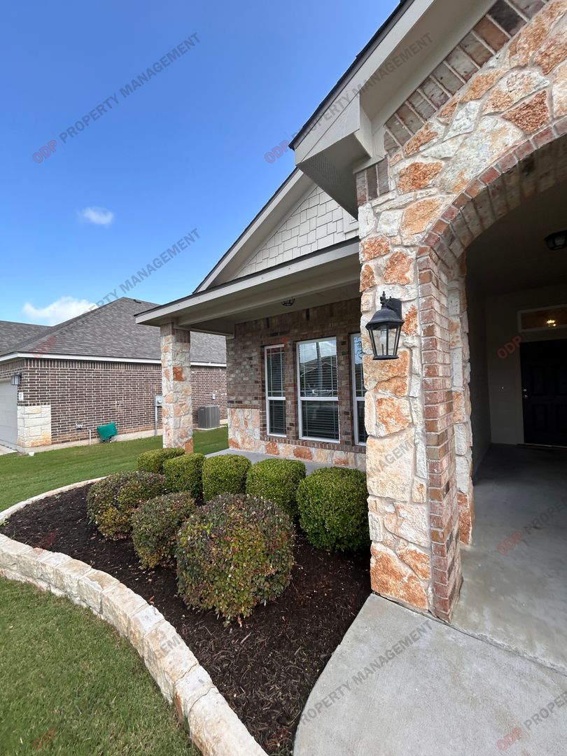 Temple House: 516 Cross Dr.