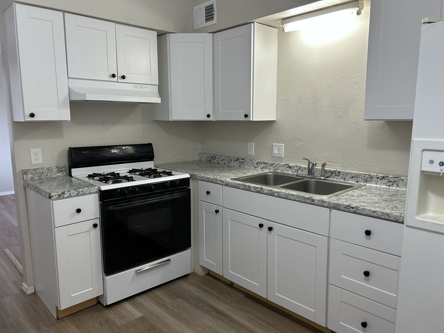 Albuquerque Apartment: 940 Chelwood Park Blvd NE