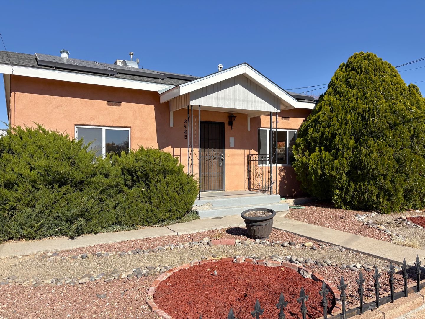 Albuquerque Apartment: 2425 Mountain Rd NW