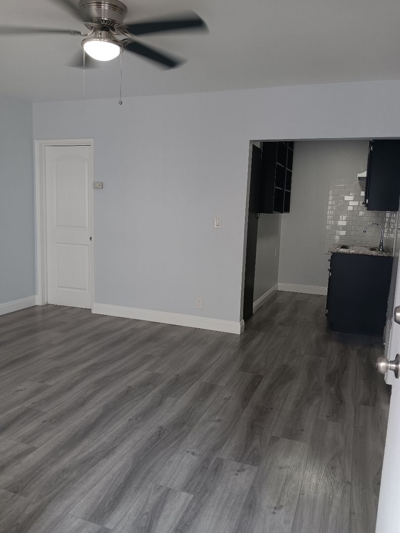 Huntington Park Apartment: 6347 Malabar Street