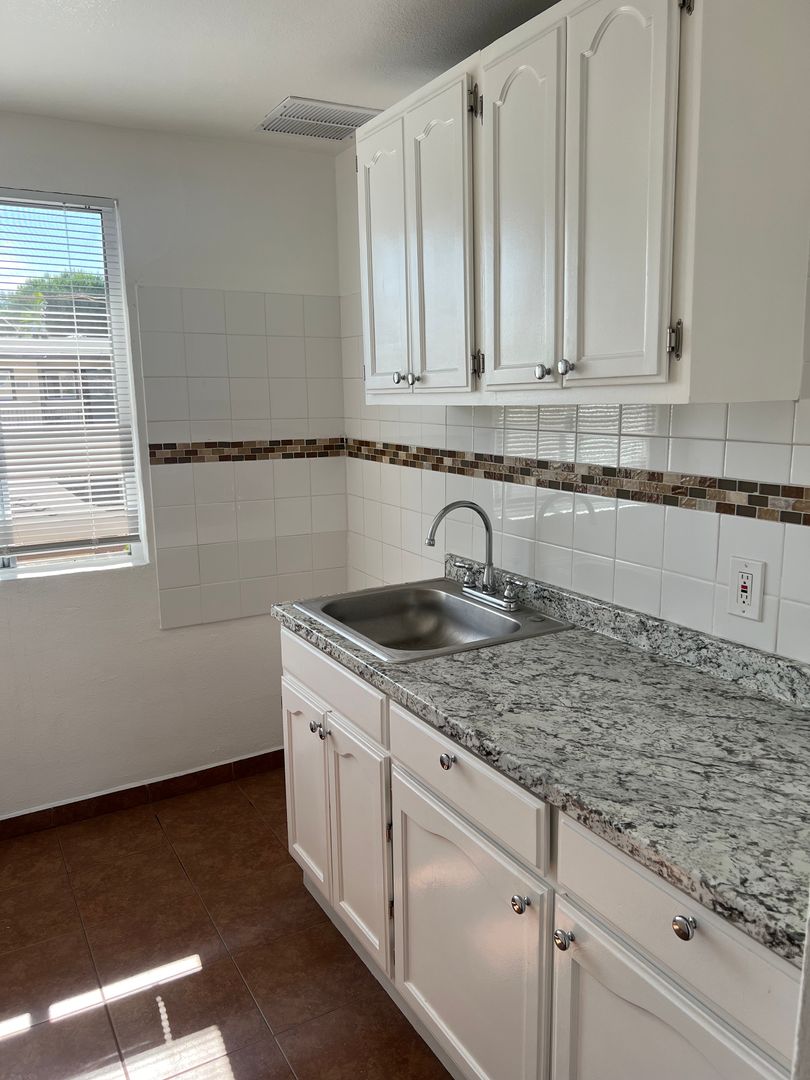 Huntington Park Apartment: 6904 Miles Ave