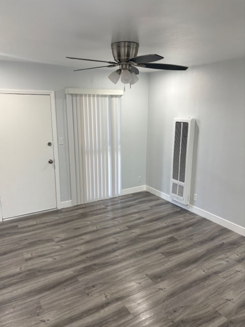 Huntington Park Apartment: 6904 Miles Ave