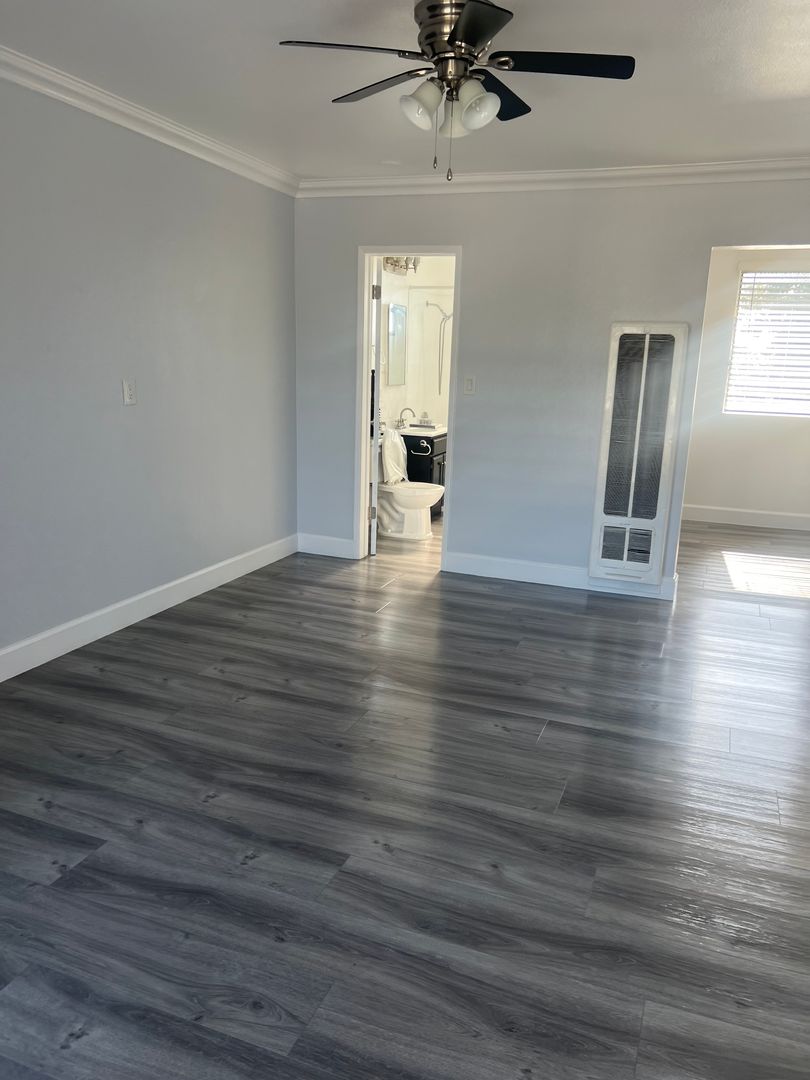 Huntington Park Apartment: 6904 Miles Ave