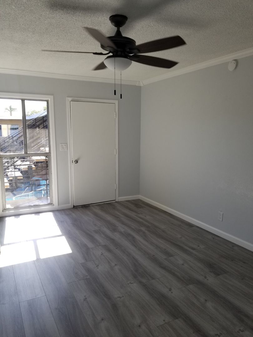 Huntington Park Apartment: 6904 Miles Ave