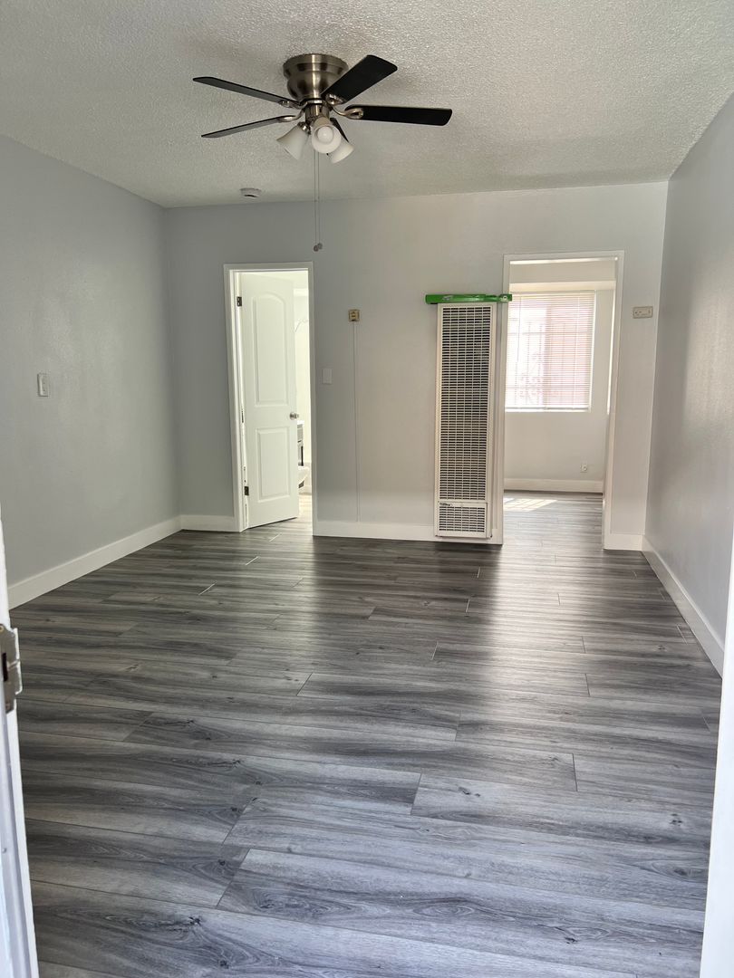 Huntington Park Apartment: 6904 Miles Ave