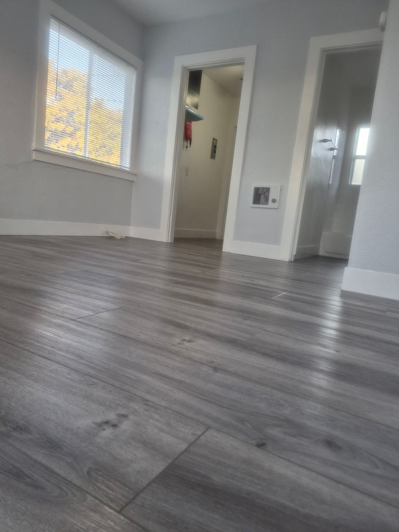 Los Angeles Apartment: 1420 E. 75th Street