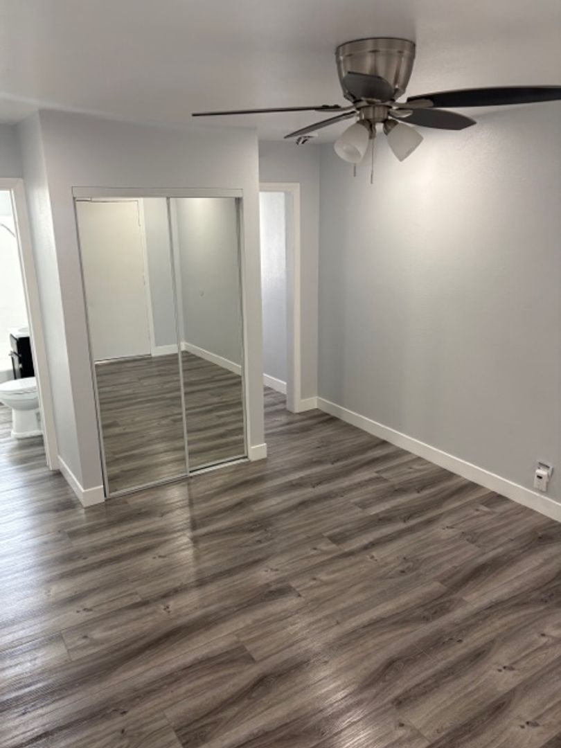 Huntington Park Apartment: 6904 Miles Ave