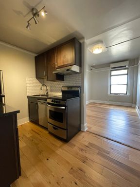 One bedroom, one bathroom unit available in Downtown Ames! – photo 1