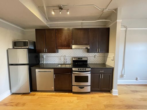 One bedroom, one bathroom unit available in Downtown Ames! – photo 1