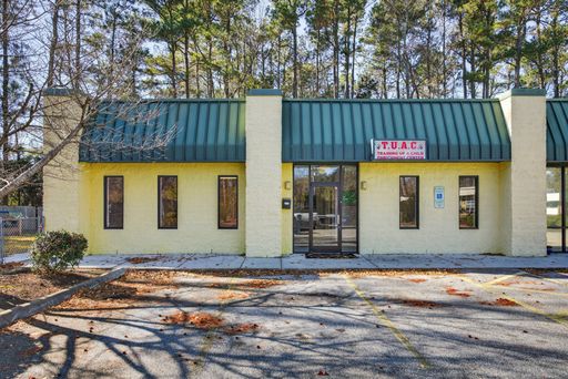 For Lease Midtown Commercial EndCap Office/Retail | O&I Zoning – photo 1