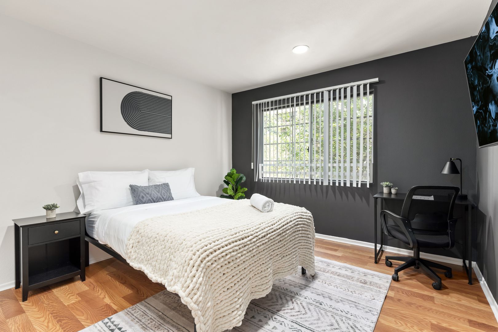 Los Angeles Apartment: 10777 Ashton 201