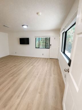 2-Bedroom / 2-Bathrooms Apartment with Wooden Floor at 1823 Pelham 3 – photo 1