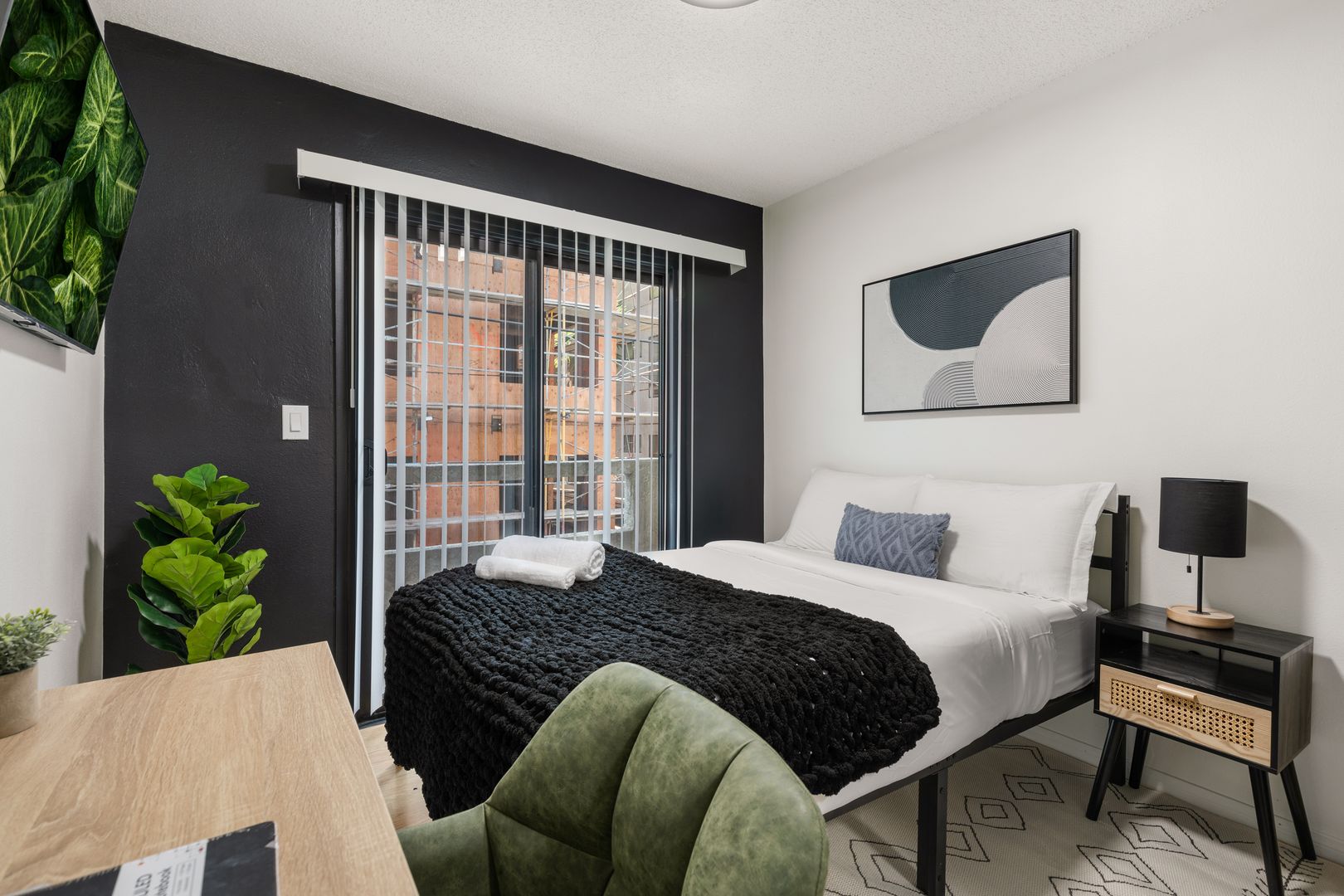 Los Angeles Apartment: 1823 Pelham 4