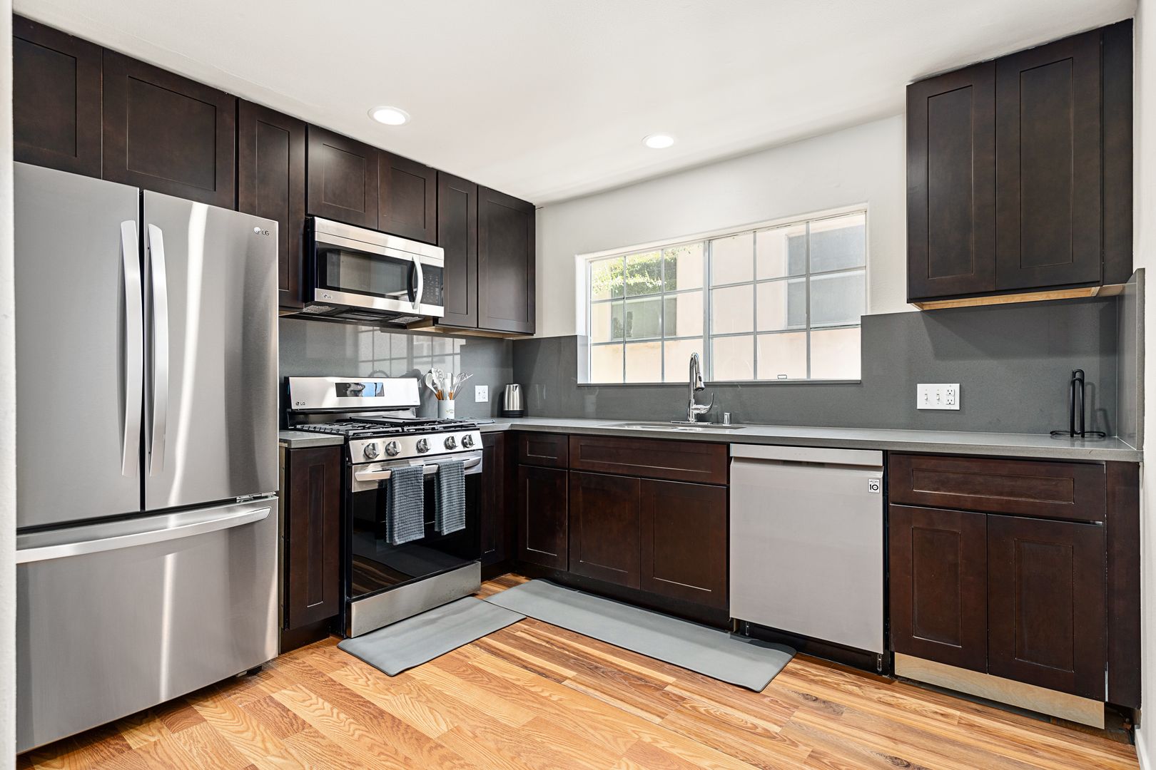 Los Angeles Apartment: 10777 Ashton 201