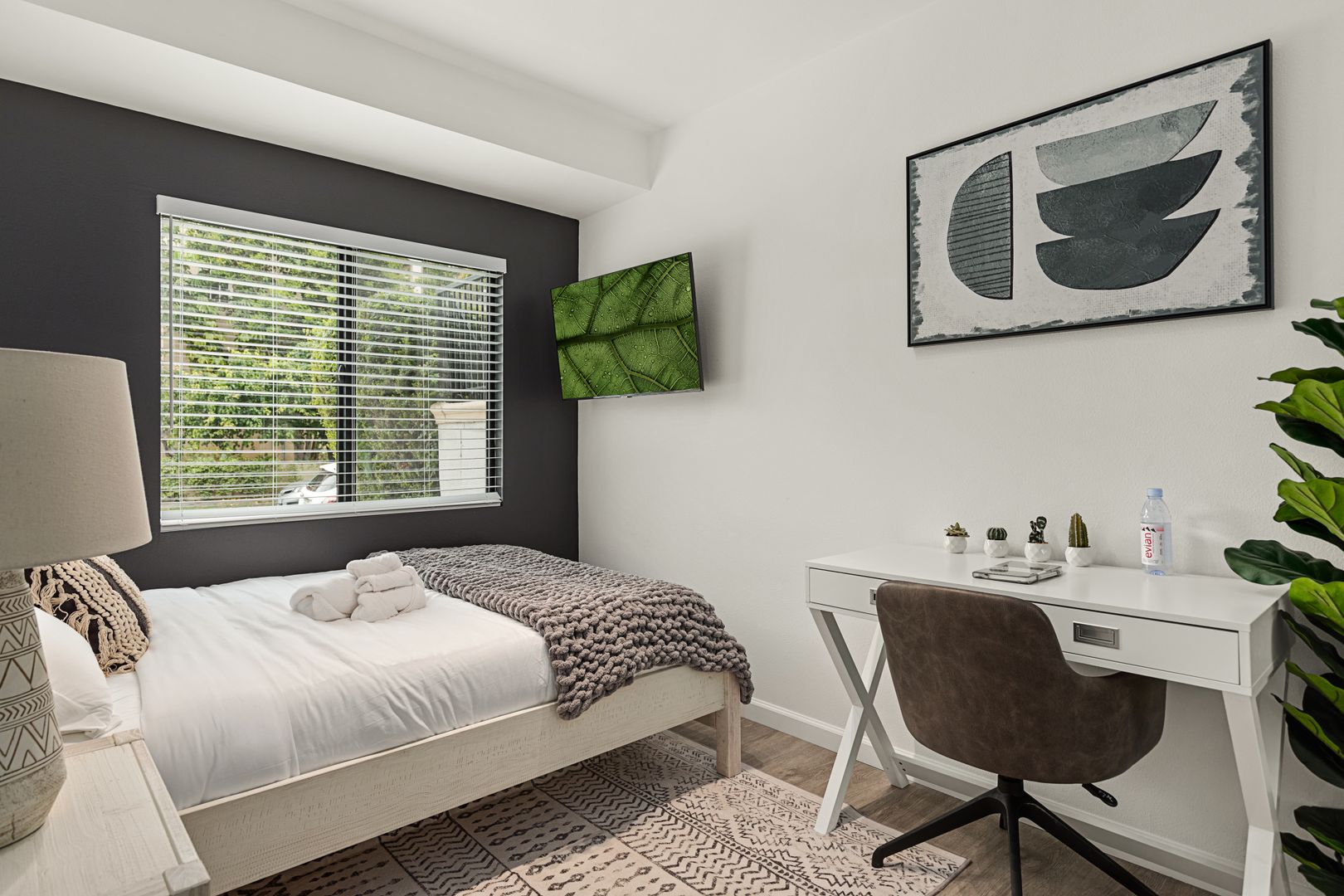 Los Angeles Apartment: 1702 Malcolm Avenue