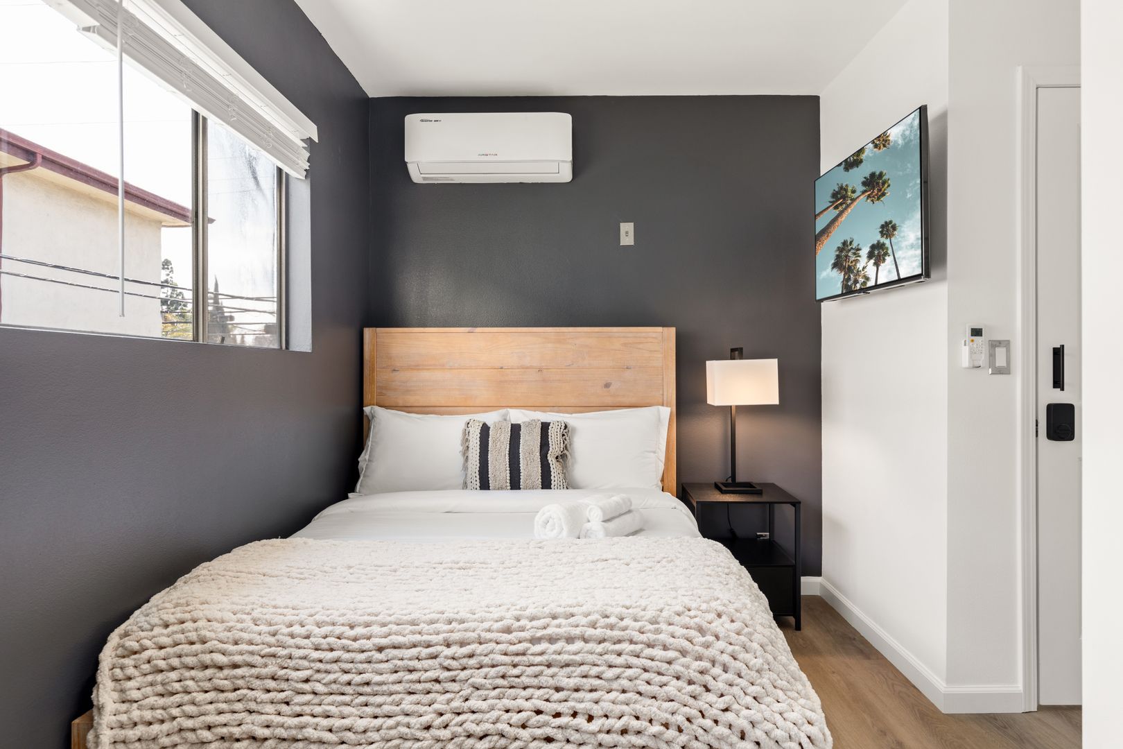 Los Angeles Apartment: 10791-2 Ohio Ave Los Angeles, CA 90024