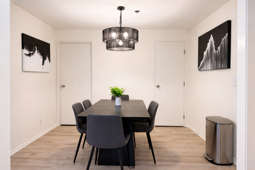 Twin Room with an Common Ensuite Bathroom in a 2 Bedroom Apartment at 10600 Wilshire 308 -Room 1 - B – photo 1
