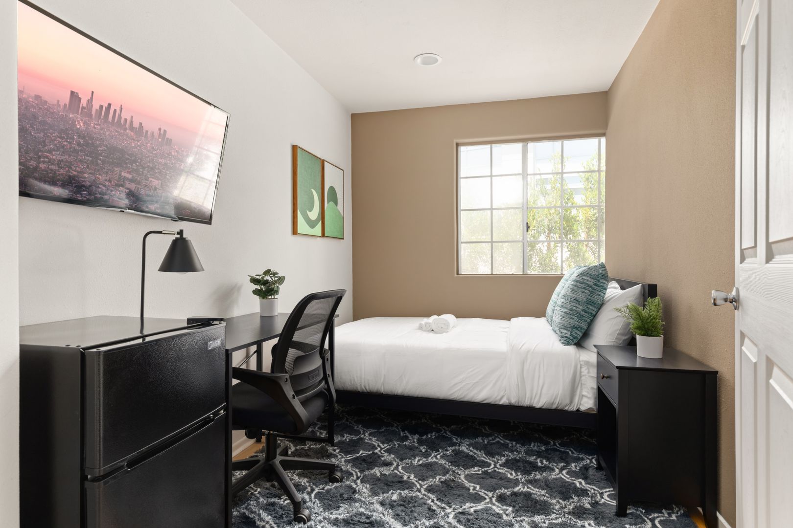 Los Angeles Apartment: 10777 Ashton 201